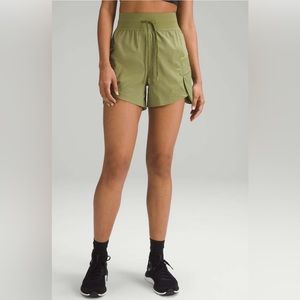 Lululemon WovenAir High-Rise Hiking Short 4"